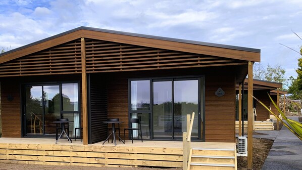 Premium-Suite, 1 Schlafzimmer, zum Garten hin | Hochwertige Bettwaren, individuell dekoriert