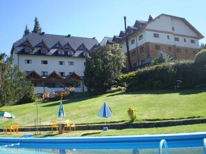 Seasonal outdoor pool - Amancay (San Carlos de Bariloche)