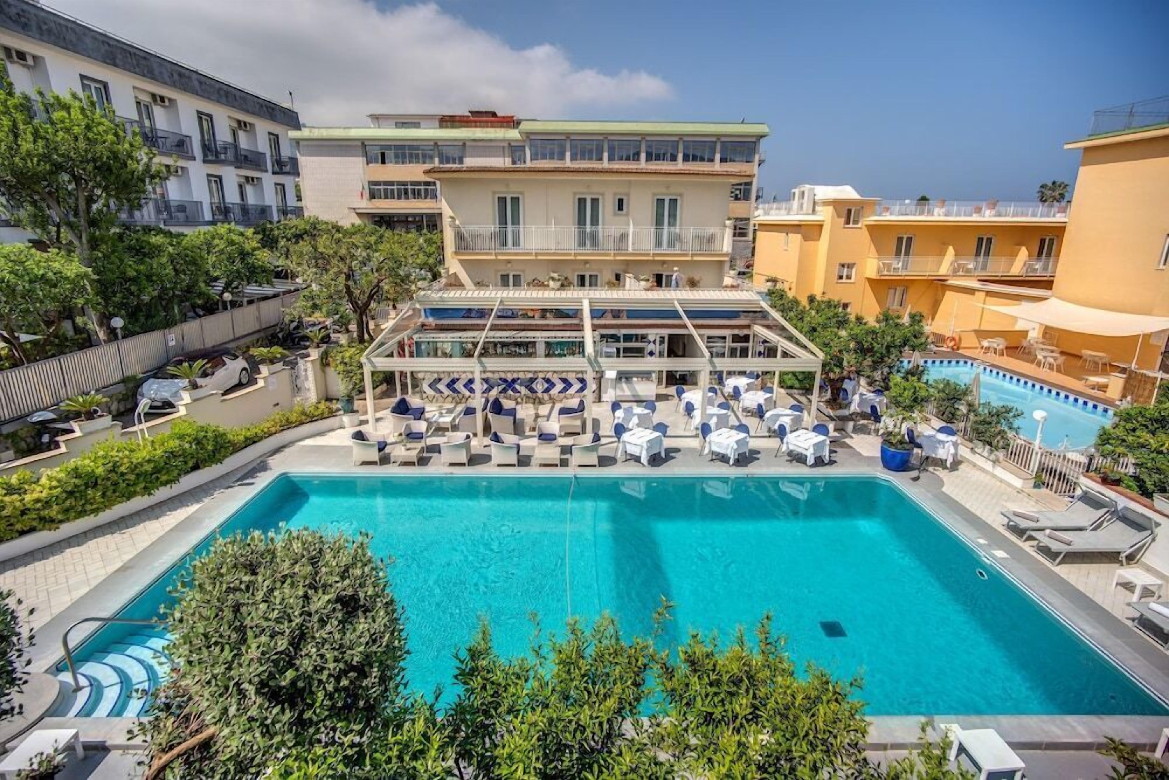 Kolam renang terbuka 