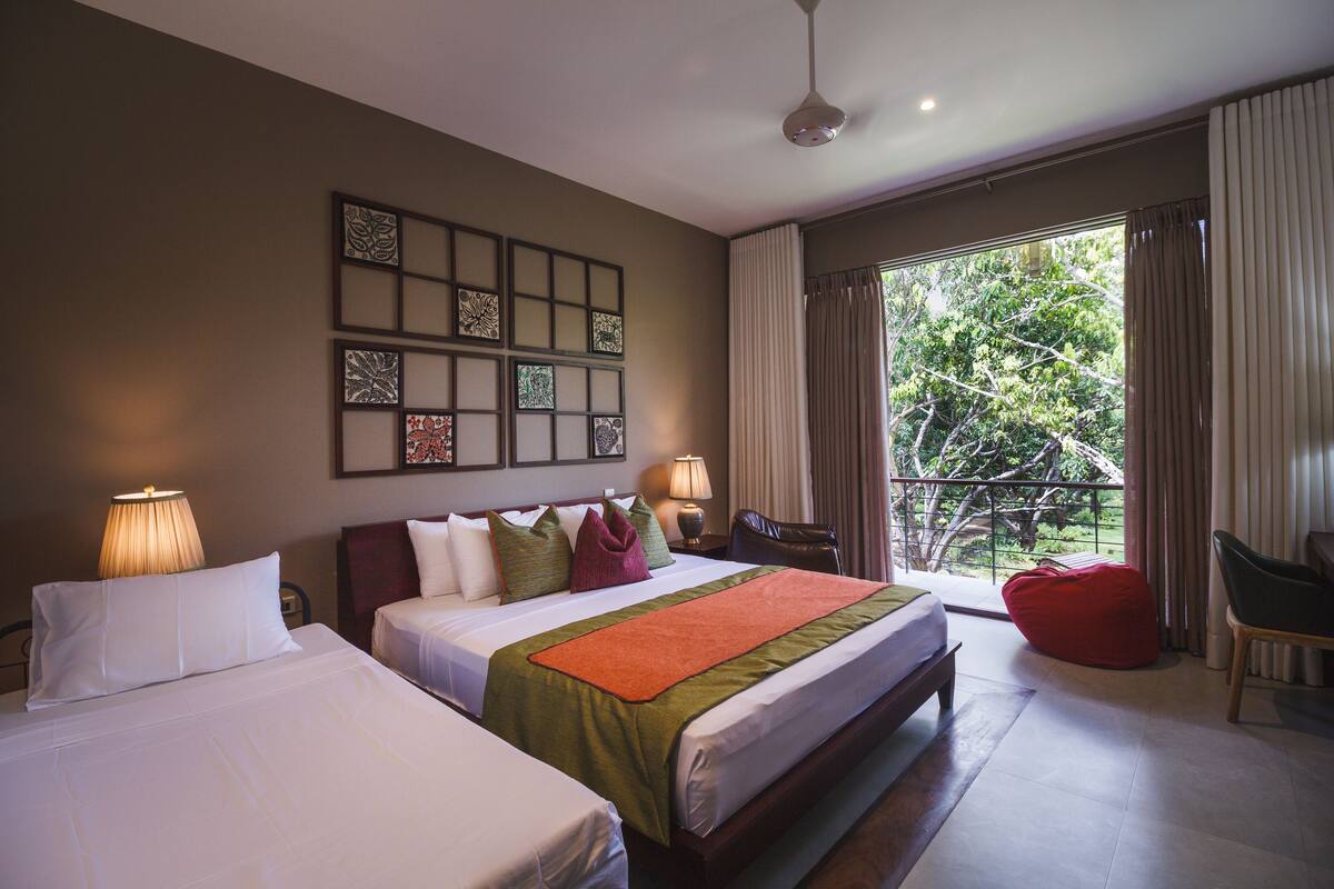 Deluxe Room | Premium bedding, minibar, in-room safe, desk