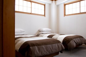 Quadruple Room, Shared Bathroom - Hakuba House (Hakuba)