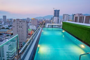 Außenpool, Liegestühle