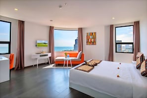 Minibar, in-room safe, desk, soundproofing - Ocean Haven Hotel (Da Nang)