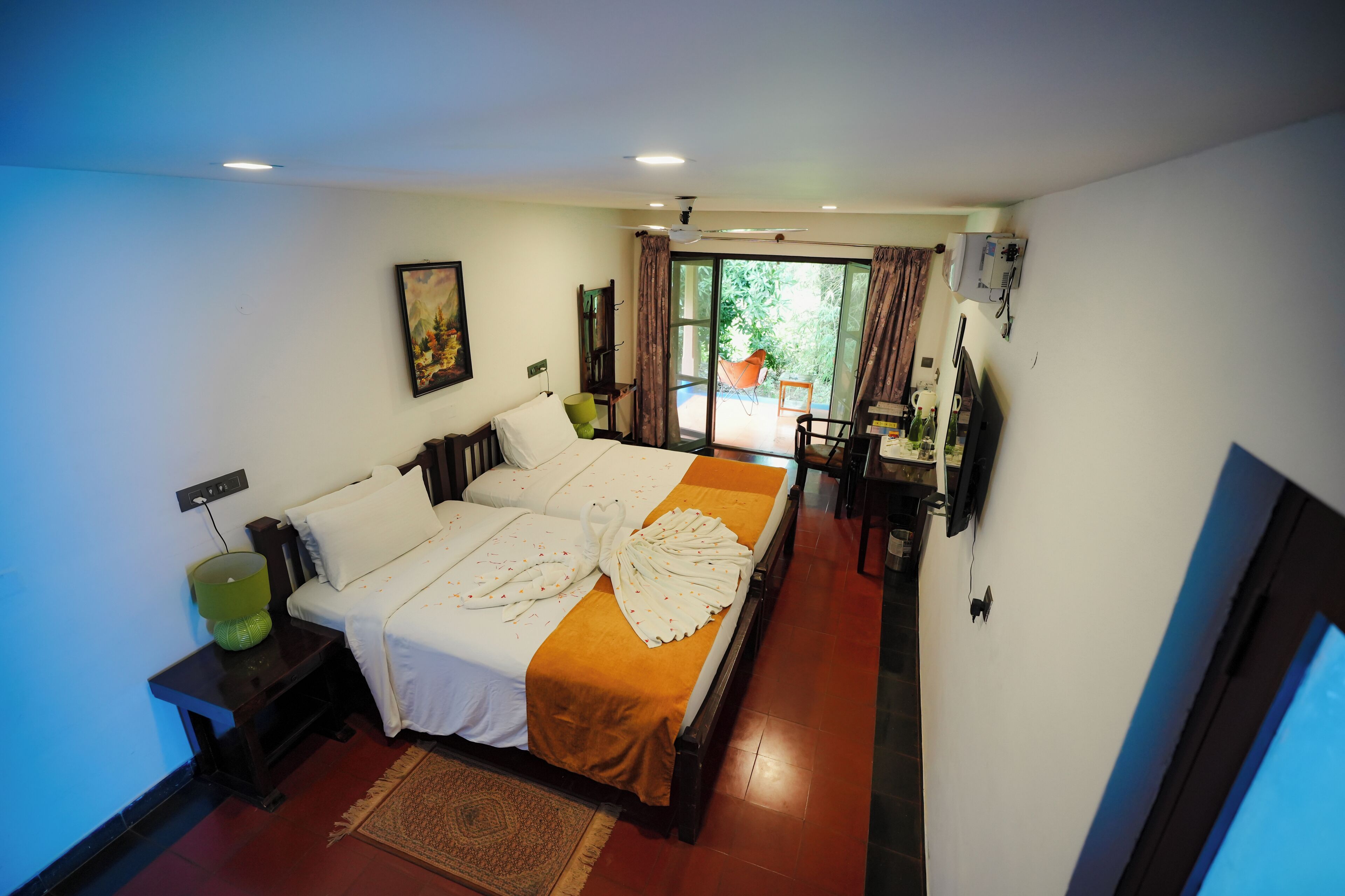 Luxury Cottage, 1 Bedroom | Minibar, desk, soundproofing, iron/ironing board