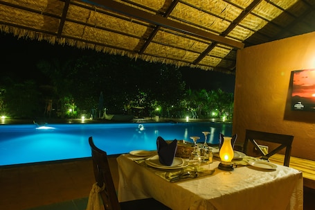 Breakfast, lunch and dinner served . Red Earth Kabini