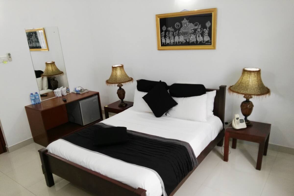 Basic Double Room | Meja, seterika/papan seterika, Wi-fi percuma, akses kerusi roda