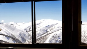 A set of three windows with a snowy mountain view. - Arlberg Hotham (Hotham Heights)