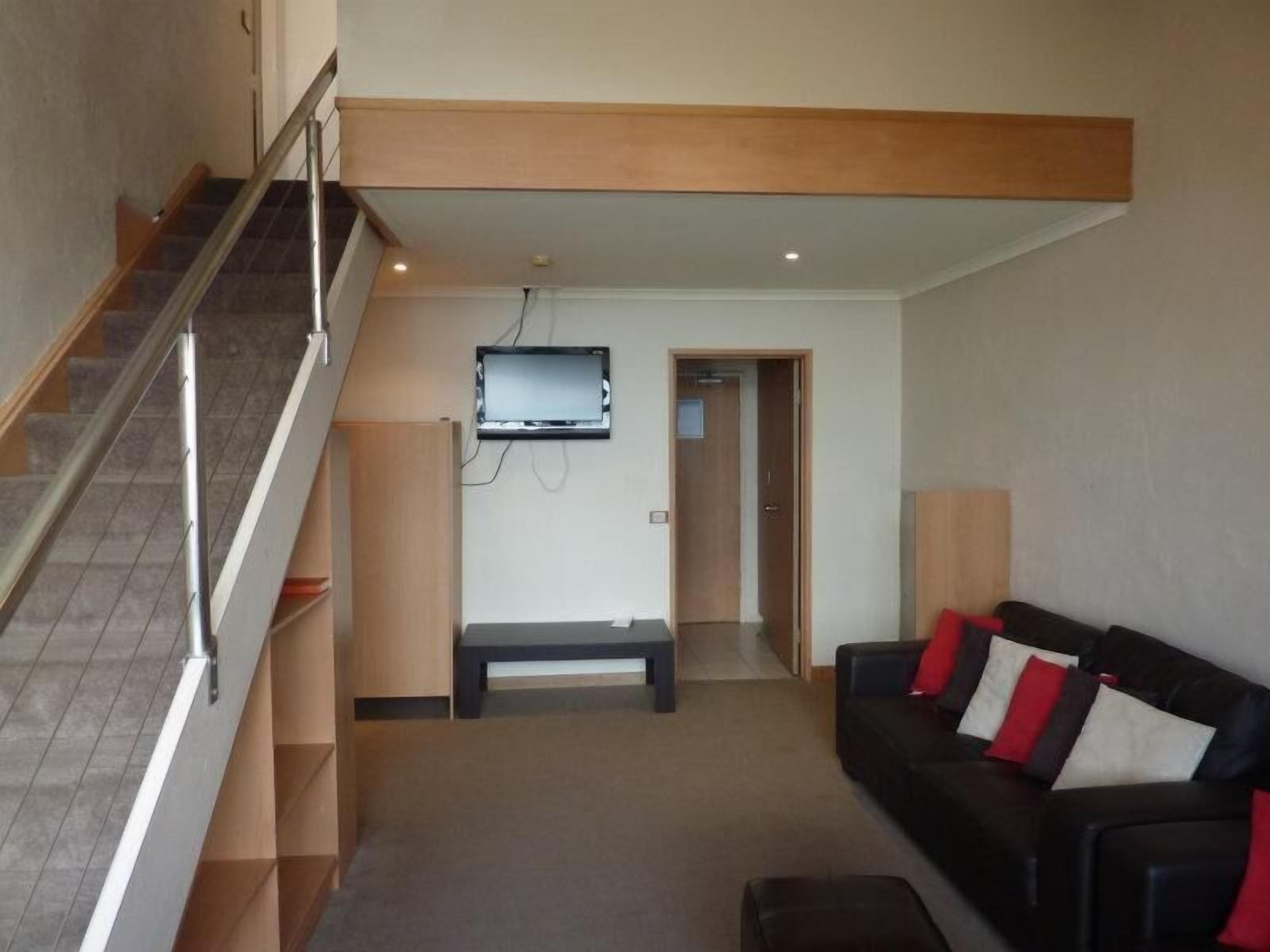 suite, 3 bedrooms | living area | flat-screen tv, dvd player