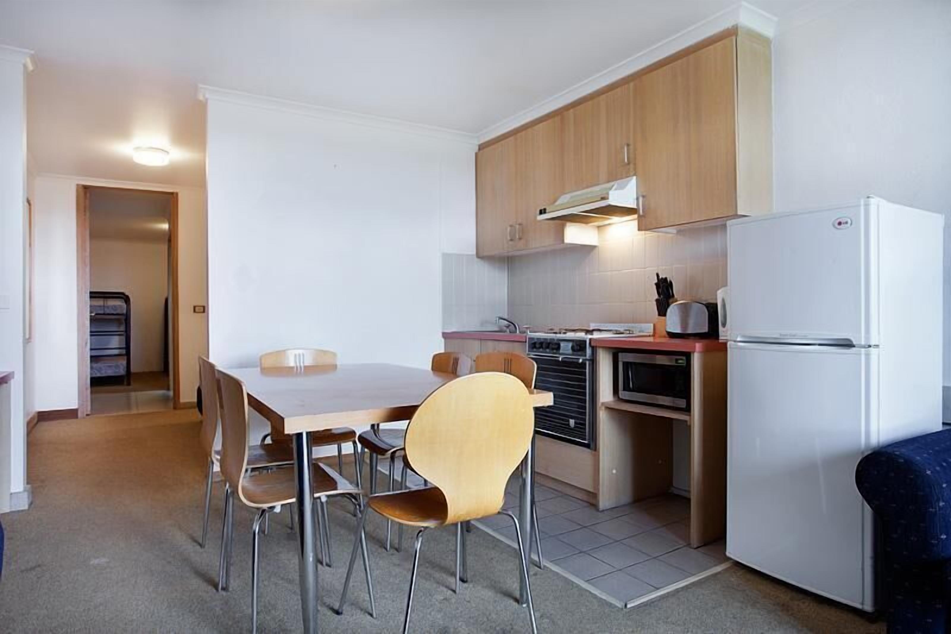 suite, 2 bedrooms (sleeps 8) | in-room dining