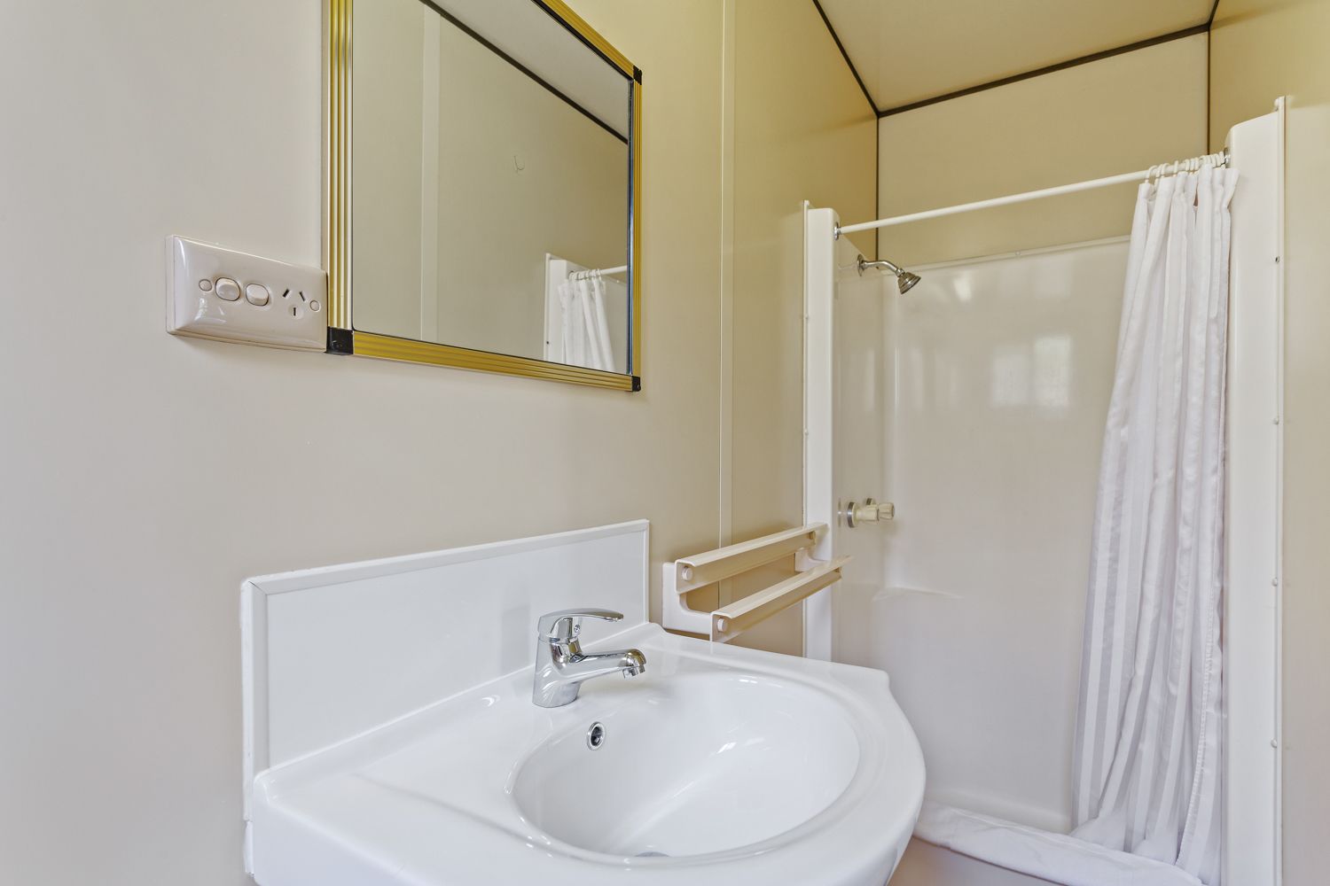 Foto - First City Caravilla