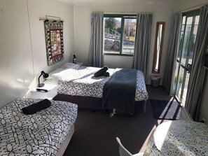 Twin Room, Private Bathroom | Iron/ironing board, free WiFi, bed sheets