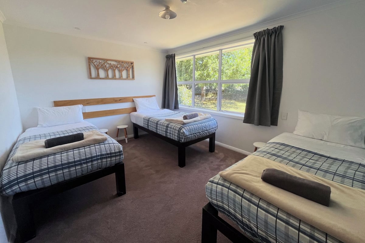 Triple Room, Shared Bathroom | Iron/ironing board, free WiFi, bed sheets