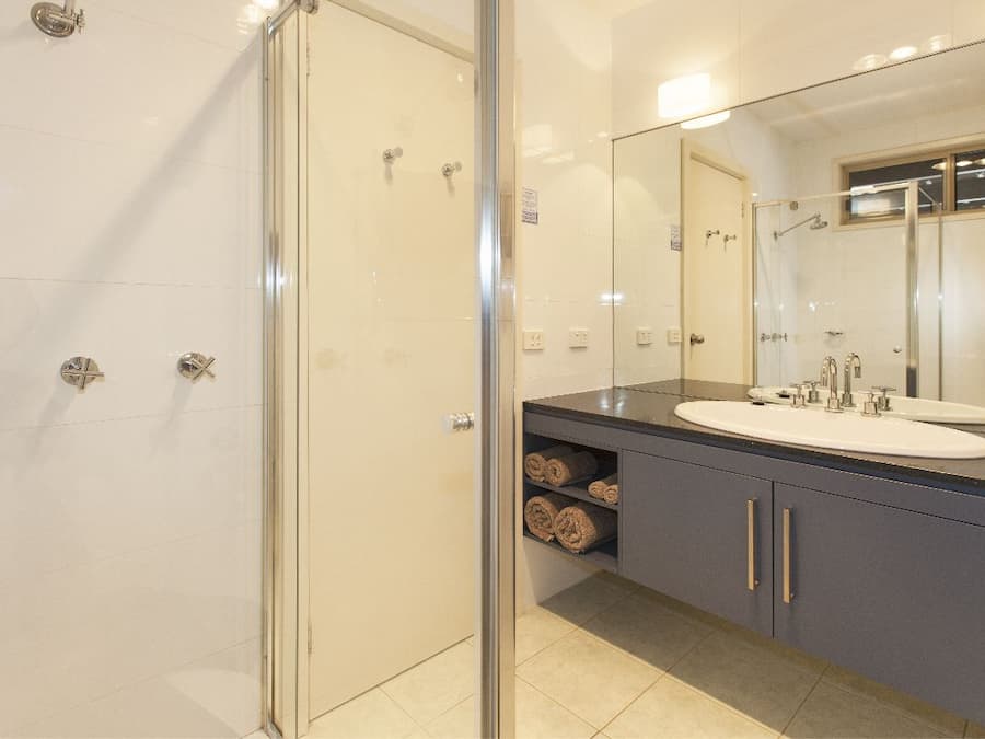 Executive-Zimmer | Badezimmer | Dusche, Haartrockner, Handtücher