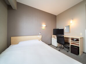 Desk, blackout drapes, soundproofing, iron/ironing board - Super Hotel Fuji Inter (Fuji)