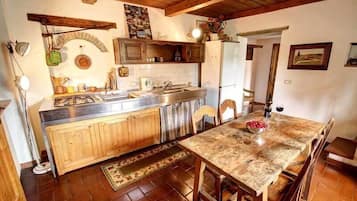 Apartment, 3 Bedrooms | Private kitchen