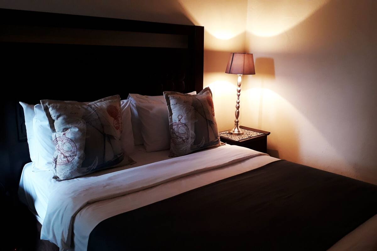 Standard Room | Premium bedding, in-room safe, desk, iron/ironing board (on request)