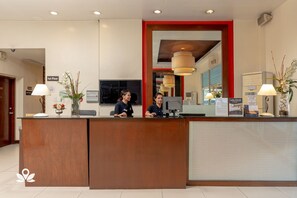 Reception - Hotel 878 Libis (QUEZON CITY)