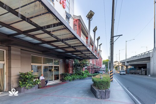 Hotel 878 Libis