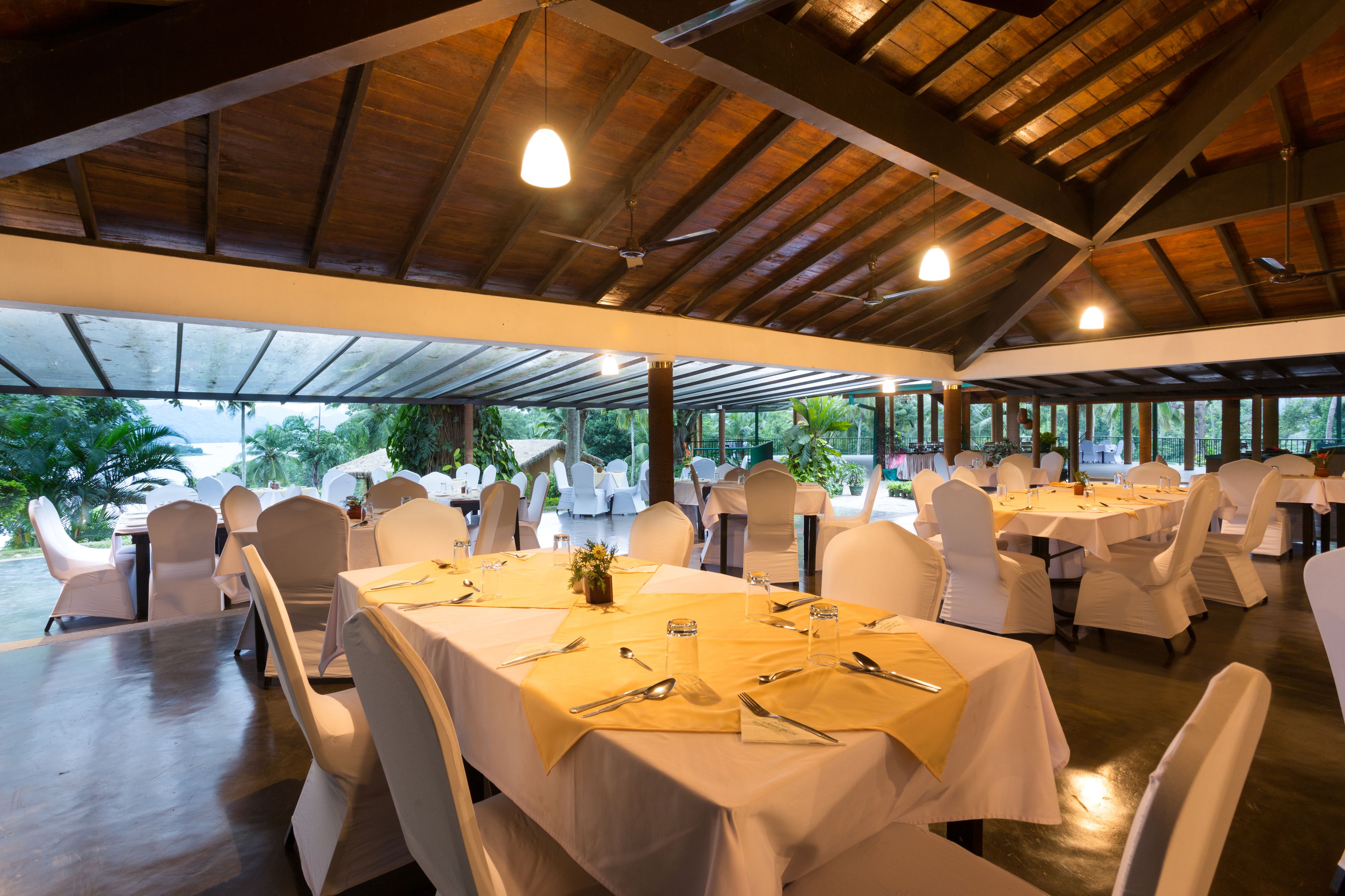 Frühstück, Mittagessen, Abendessen, lokale und internationale Küche 