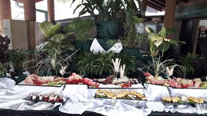 Daily continental breakfast (USD 10.00 per person)