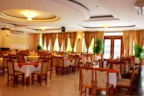 Food court - Luxury Da Nang Hotel (Da Nang)