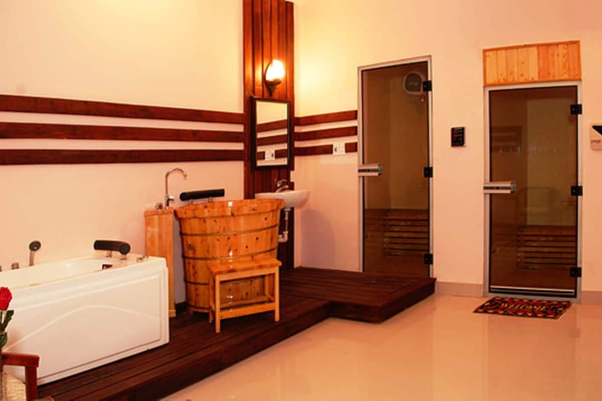 Superior Room | Minibar, free WiFi