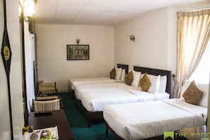 Premium bedding, minibar, in-room safe, desk - The Rock Hotel (Nuwara Eliya)