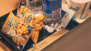 Habitación básica con 2 camas individuales | Escritorio, wifi gratis y ropa de cama