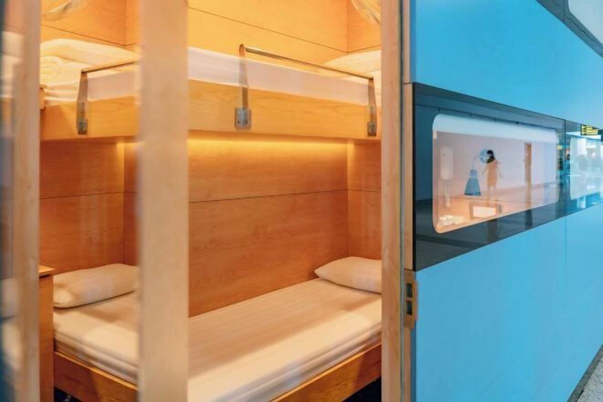 Hypo-allergenic bedding, free minibar, desk, laptop workspace