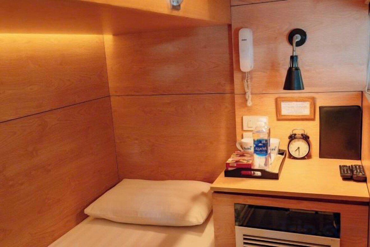 Ropa de cama hipoalergénica, minibar con artículos gratuitos, escritorio
