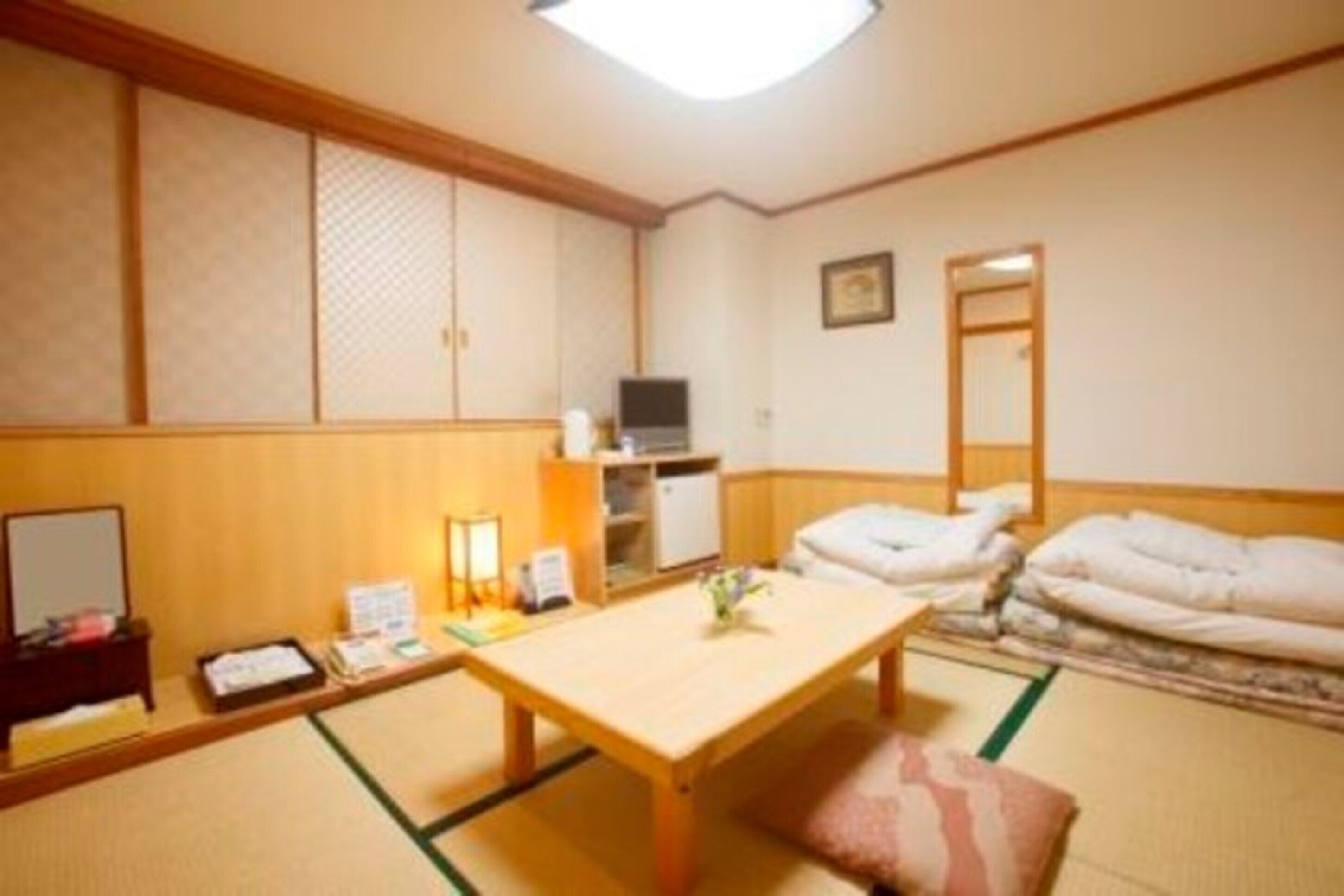 business japanese style room 6 tatami spaces | in-room safe, desk, free wifi