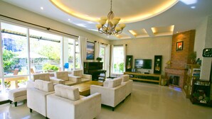 Lobby sitting area - Hoang Loc Villa (Da Lat)