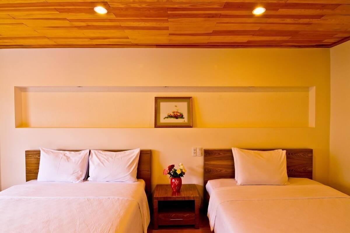 Quarto triplo luxo, 1 quarto | Escrivaninha, cortinas blackout, Wi-Fi de cortesia
