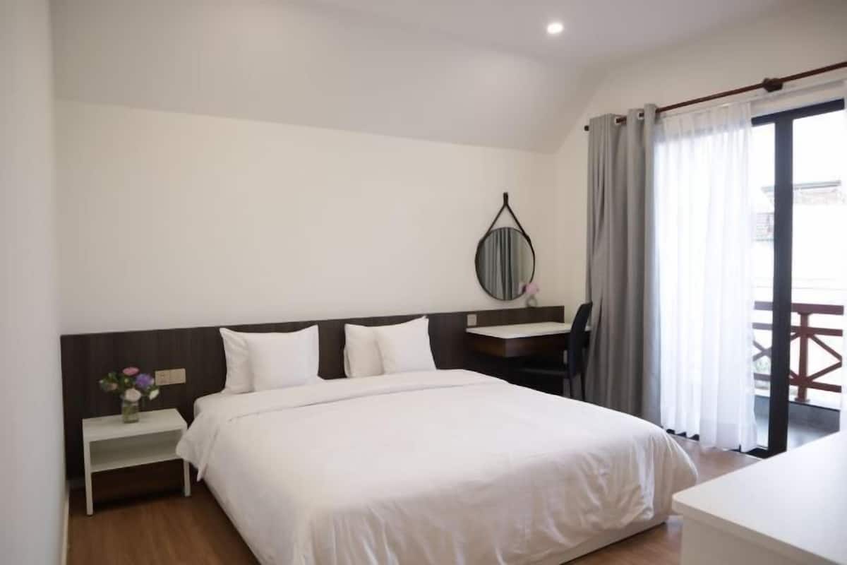 Escritorio, cortinas opacas, wifi gratis