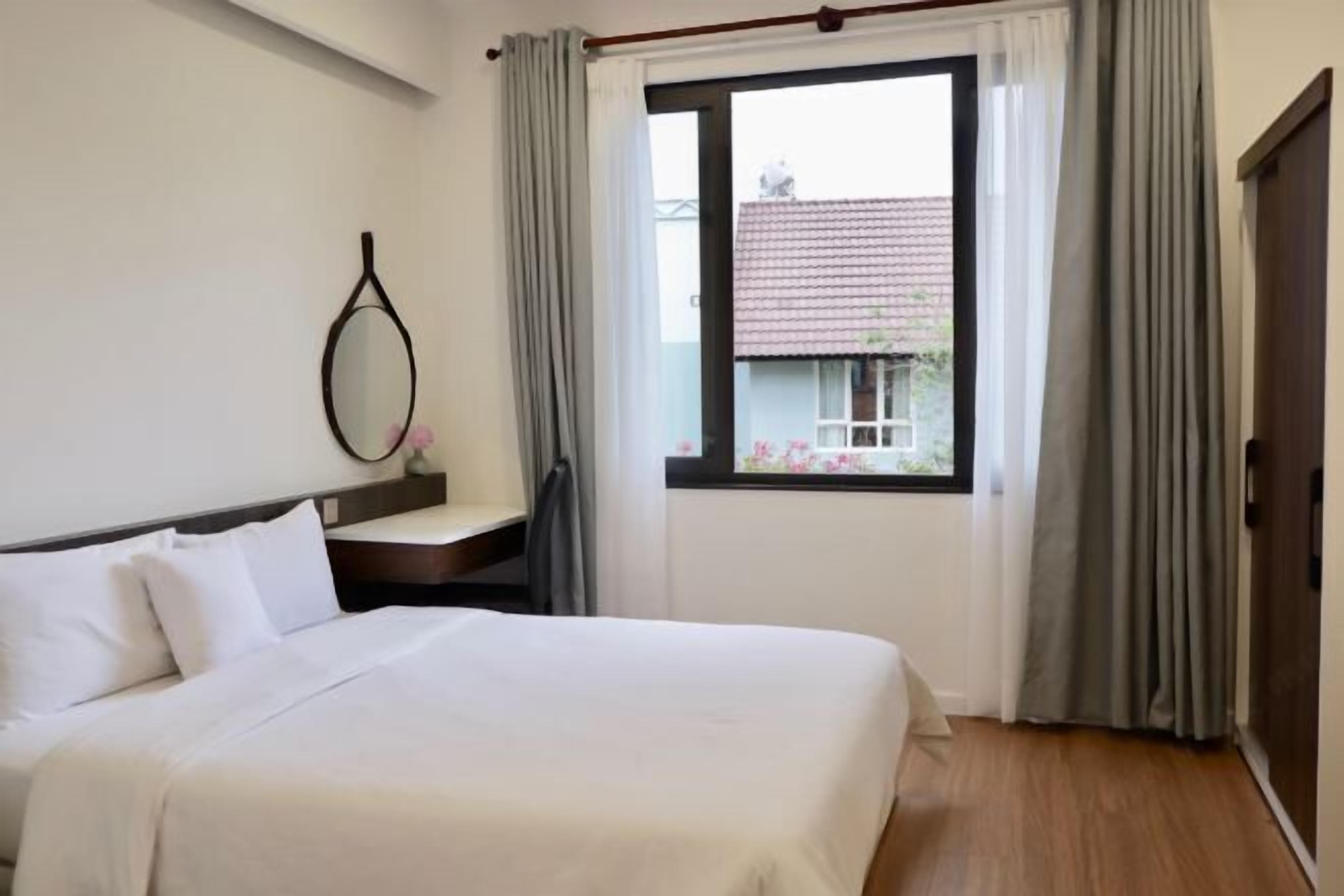 Desk, blackout curtains, free WiFi