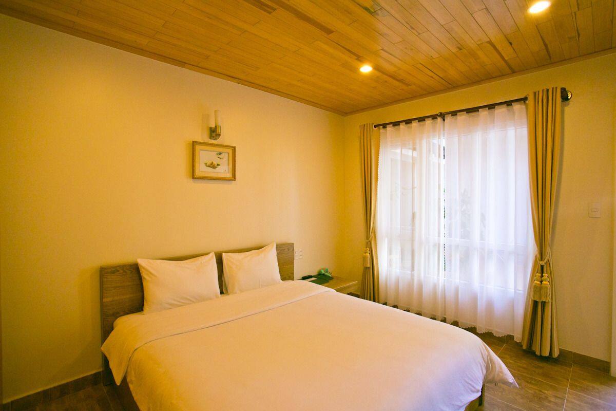 Quarto casal standard, 1 cama de casal | Escrivaninha, cortinas blackout, Wi-Fi de cortesia