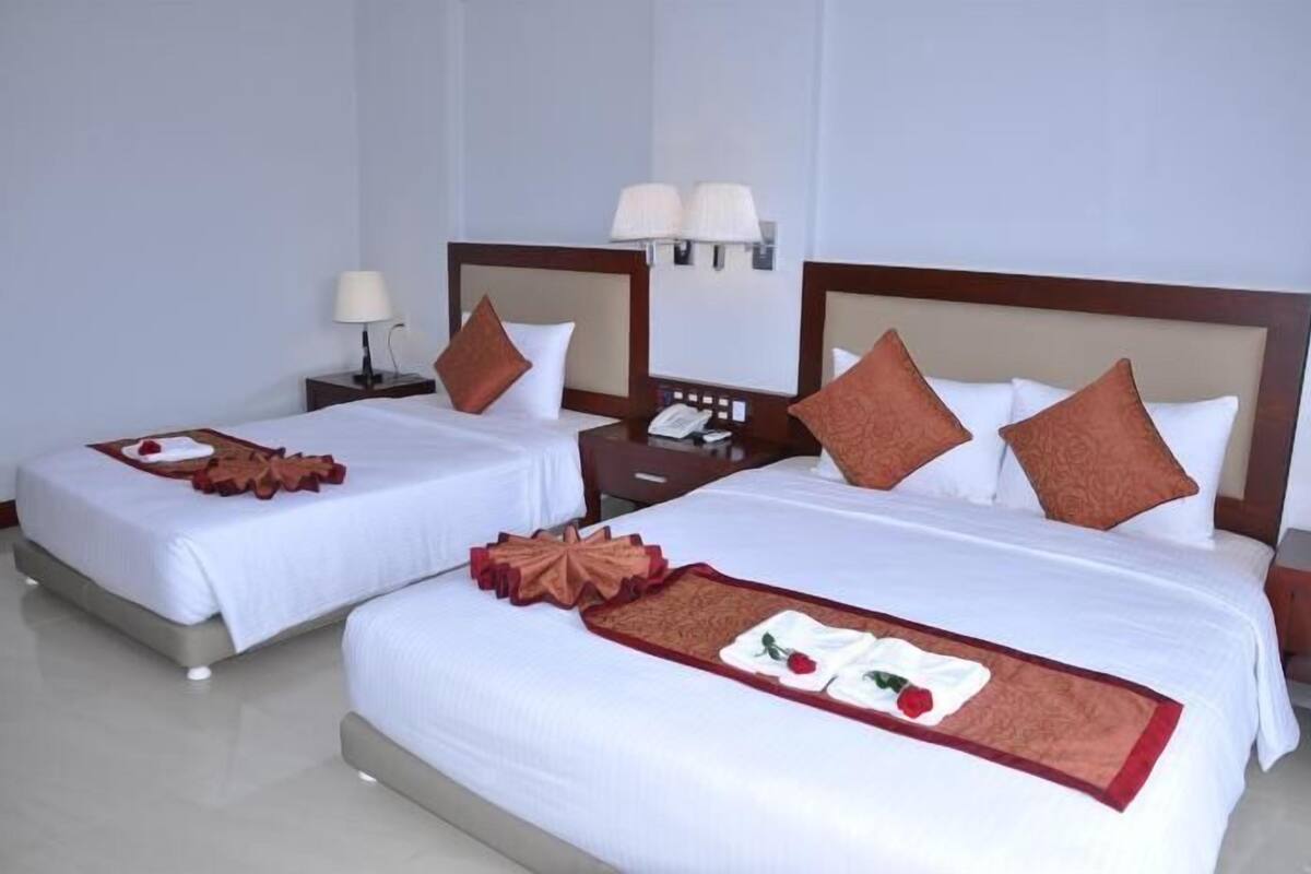 Bộ đồ giường cao cấp, minibar, két bảo mật tại phòng 