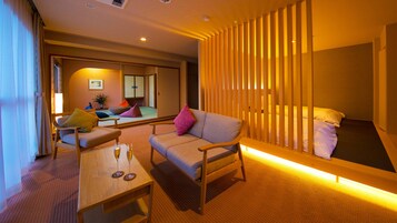 Traditional Room | Down comforters, minibar, desk, laptop workspace
