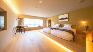 Premium Twin kamer | Donsdekens, een minibar, een bureau, een laptopwerkplek