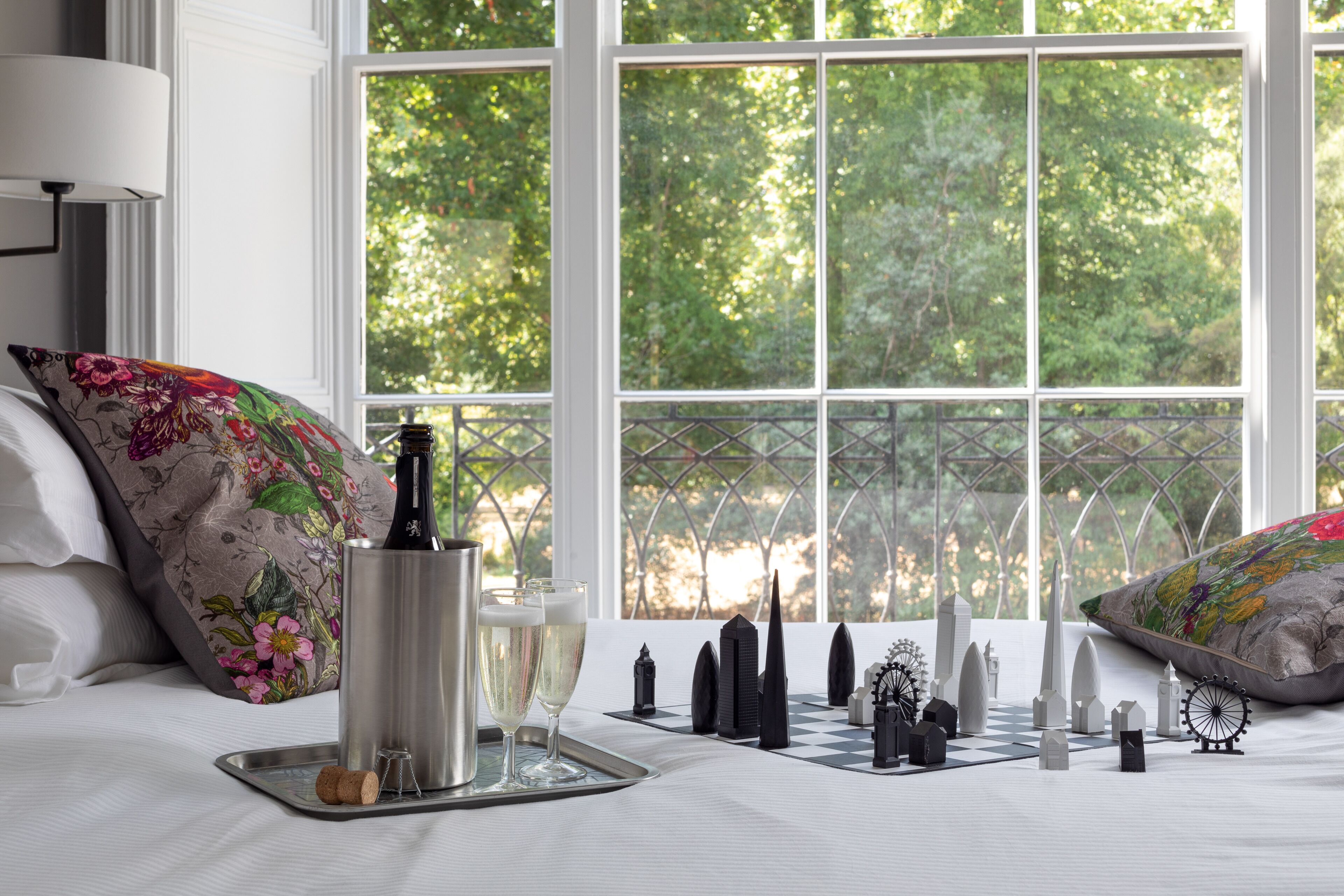 高級客房, 1 張特大雙人床, 花園景觀 | 埃及棉床單、高級寢具、舒適加層、客房內保險箱