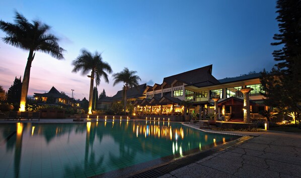 Front of property - Puteri Gunung Hotel (Lembang)