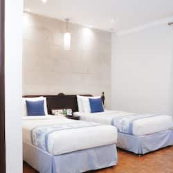 Deluxe Twin Room | In-room safe, desk, rollaway beds, wheelchair access