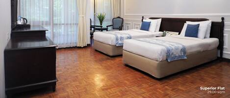 خزنة داخل الغرفة ومكتب وأسرّة قابلة للطي وتسهيلات لدخول الكراسي المتحركة