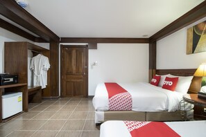 Basic Triple Room | In-room safe, desk, free WiFi, bed sheets - Sira Boutique Hotel (Chiang Mai)