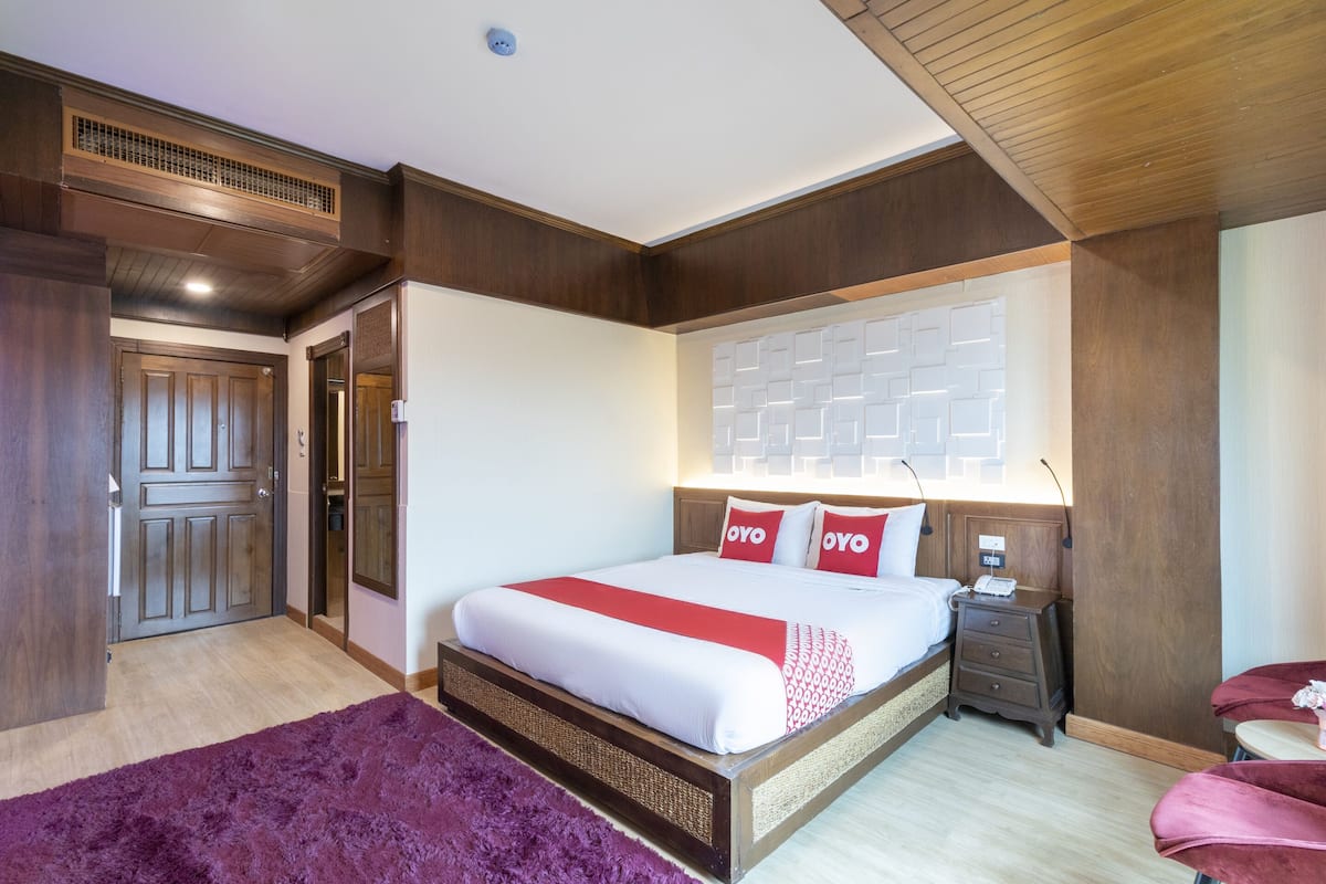 Deluxe Double Room | In-room safe, desk, free WiFi, bed sheets