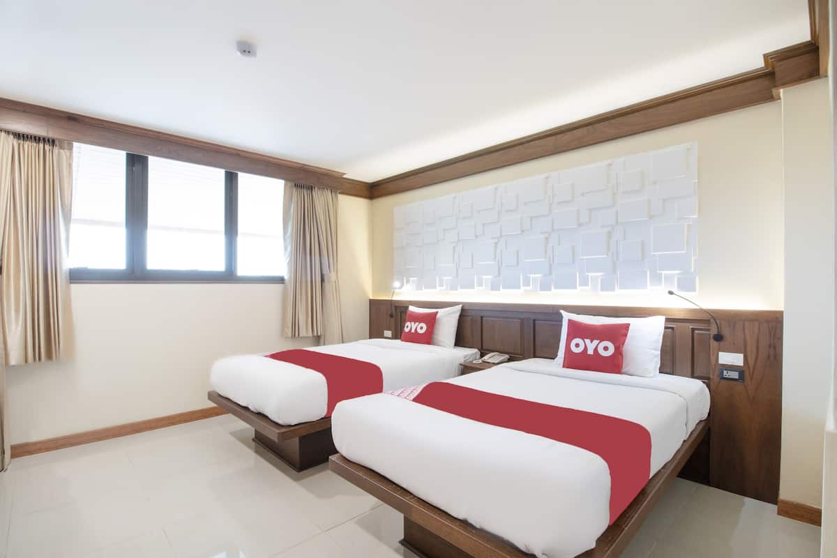 Deluxe Twin Room | In-room safe, desk, free WiFi, bed sheets