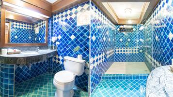 Suite | Badezimmer | Bademäntel, Handtücher, Seife, Shampoo