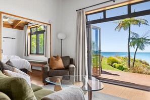 Premium Villa | Egyptian cotton sheets, premium bedding, down comforters, pillowtop beds - Adrift In Golden Bay (Parapara)