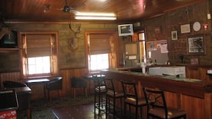 Lounge - Ross Hotel (Ross)