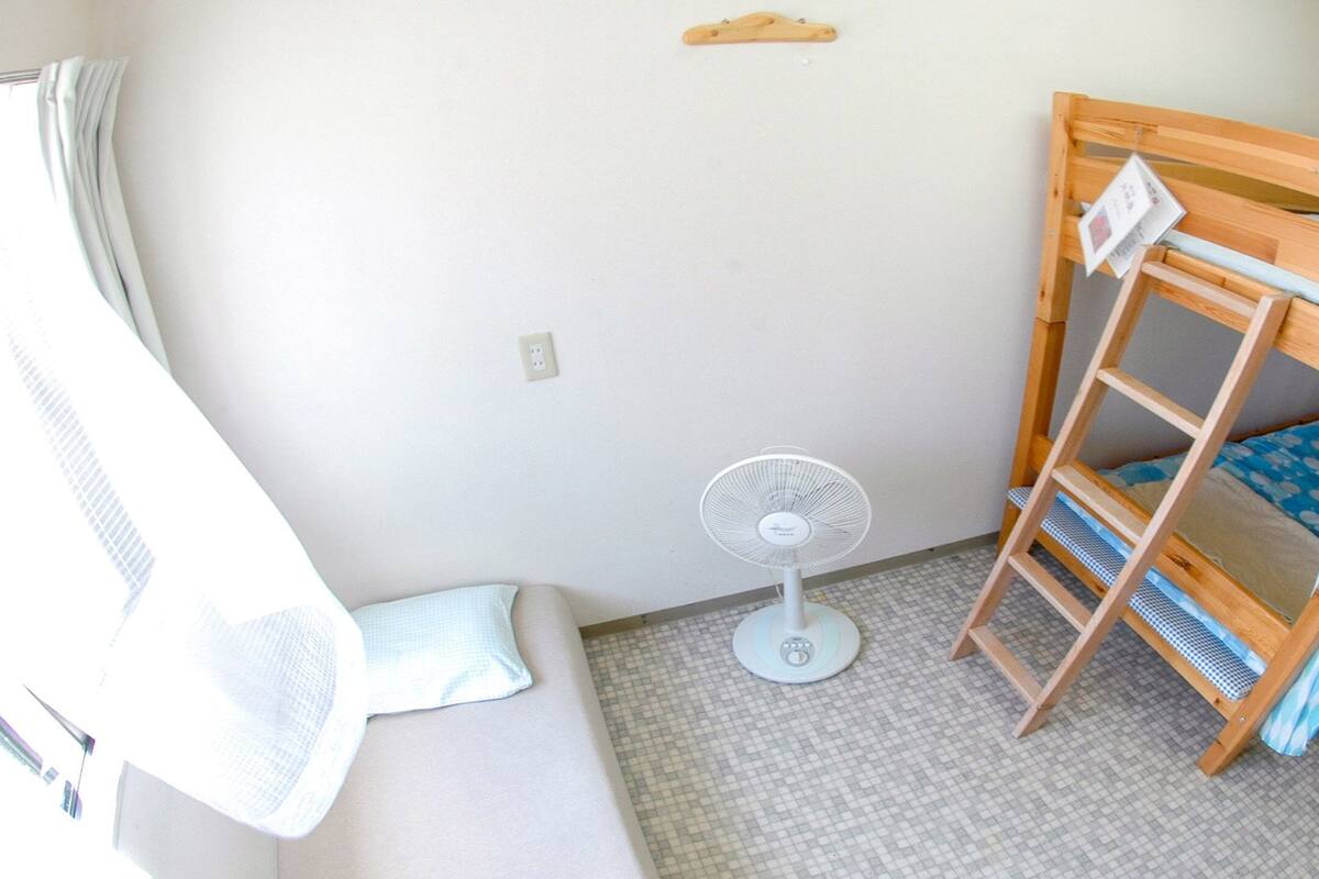 Shared Dormitory, Men only
